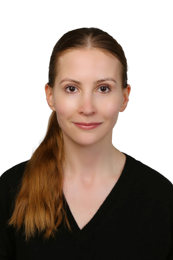 dr Angelika Kaaz