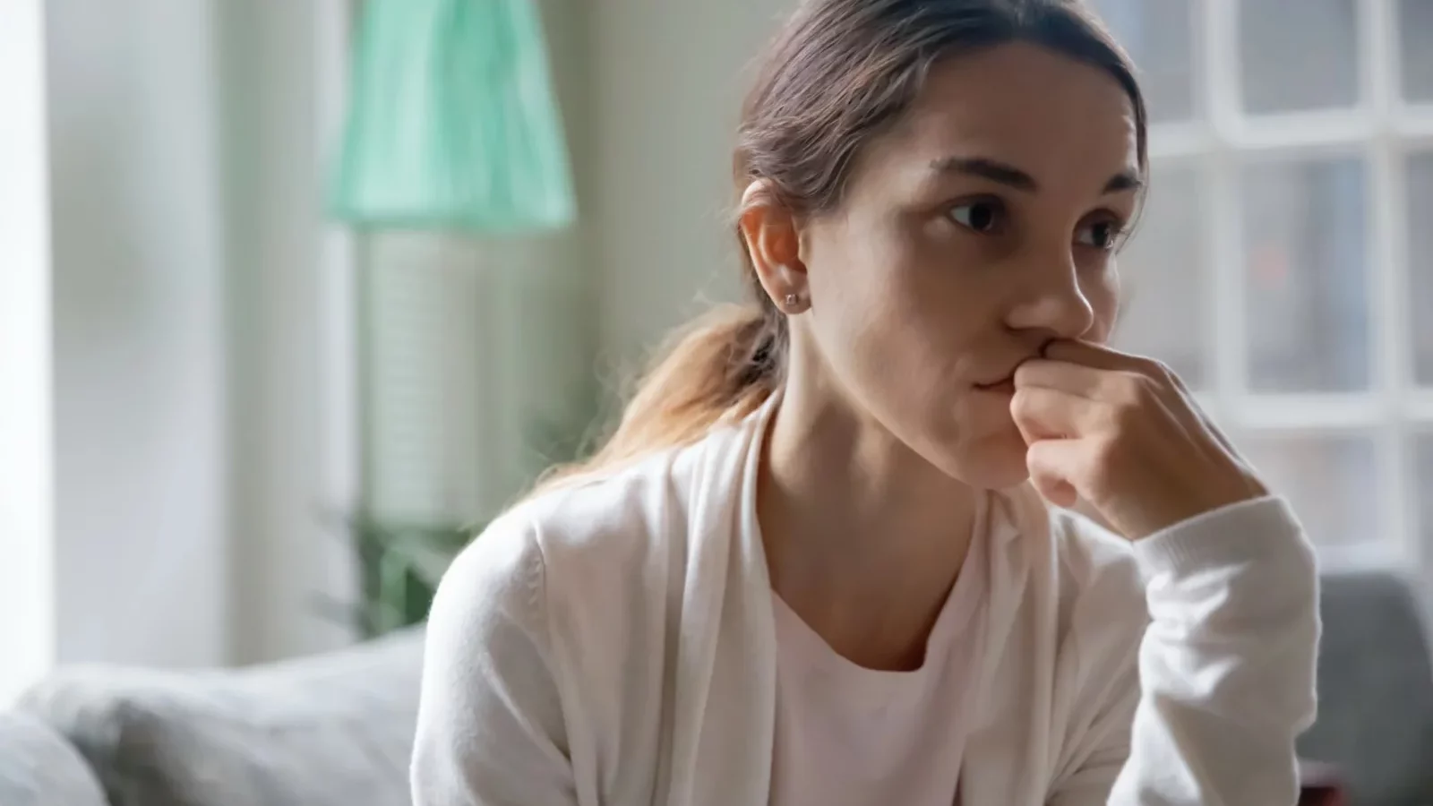 Pierwsze objawy menopauzy - kiedy się pojawiają i jak je rozpoznać